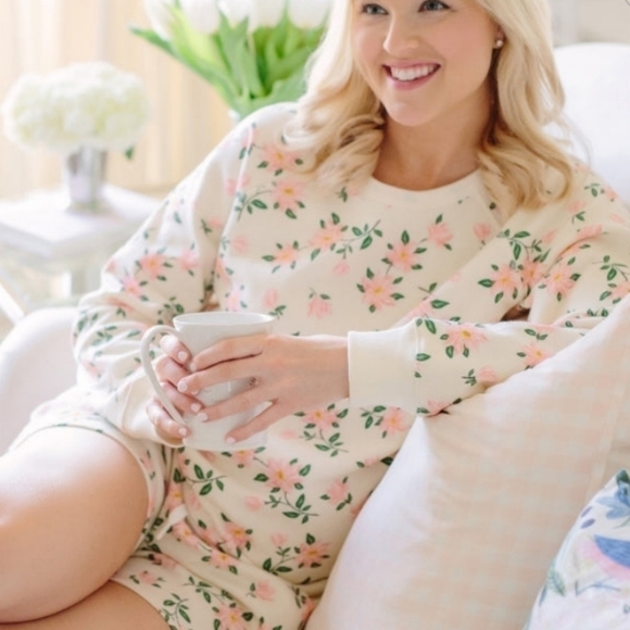 Draper James Natalie Sweatshirt in Cream Magnolia Print Small - Picture 2 of 6